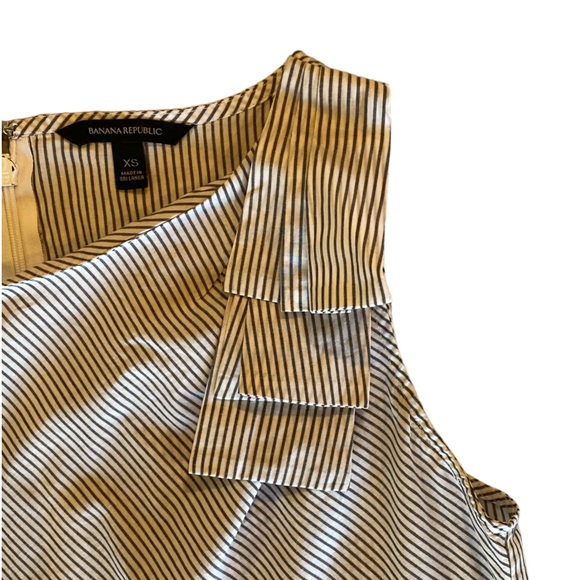 Banana Republic Blue & White Striped Blouse Top. Size XS Great Condition! - Picture 5 of 9